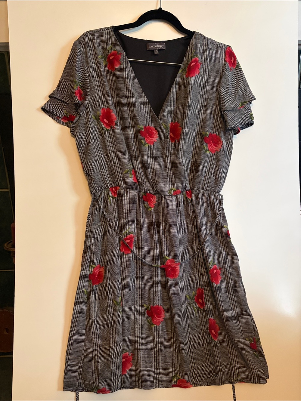 Luxology Black Pink Red Wrap Top Flutter Sleeve Floral Lined Dress size 8